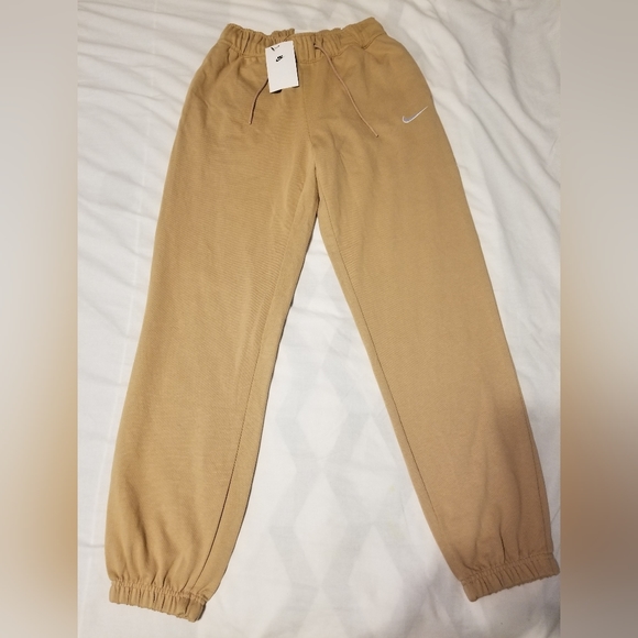 Nike Pants & Jumpsuits Nwt Nike Loose Fit Mid Rise Jogger Womens